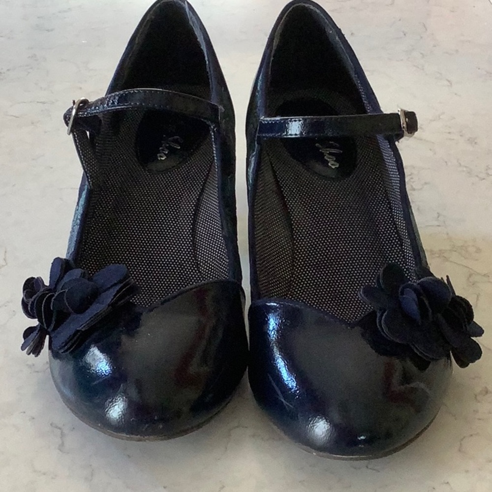 Elegant Navy Blue Heels with Floral Accent